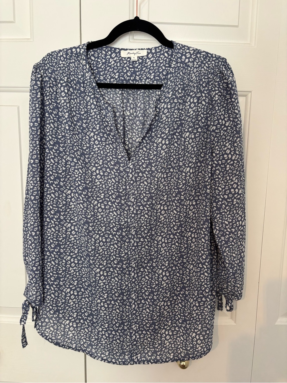 Monday Fun Blue V-Neck Leopard-Print Tie-Cuff Tunic